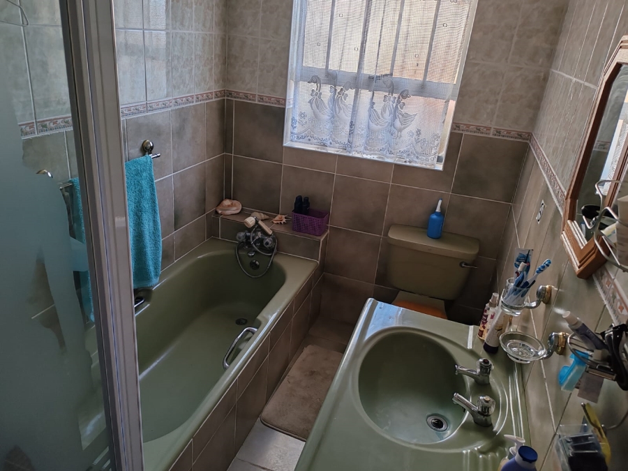 5 Bedroom Property for Sale in Perlemoenbaai Western Cape